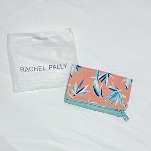 Rachel Pally Leather Foldover Clutch
Green Canvas
Graphic Print
Gold-Tone